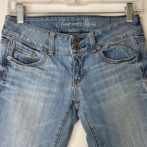 American Eagle Women's 2R Stretch Artist Light Wash Cropped Denim Jean Capris